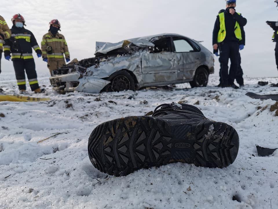 Nie zapanował nad pojazdem i dachował. Kierujący wypadł z pojazdu [ZDJĘCIA]