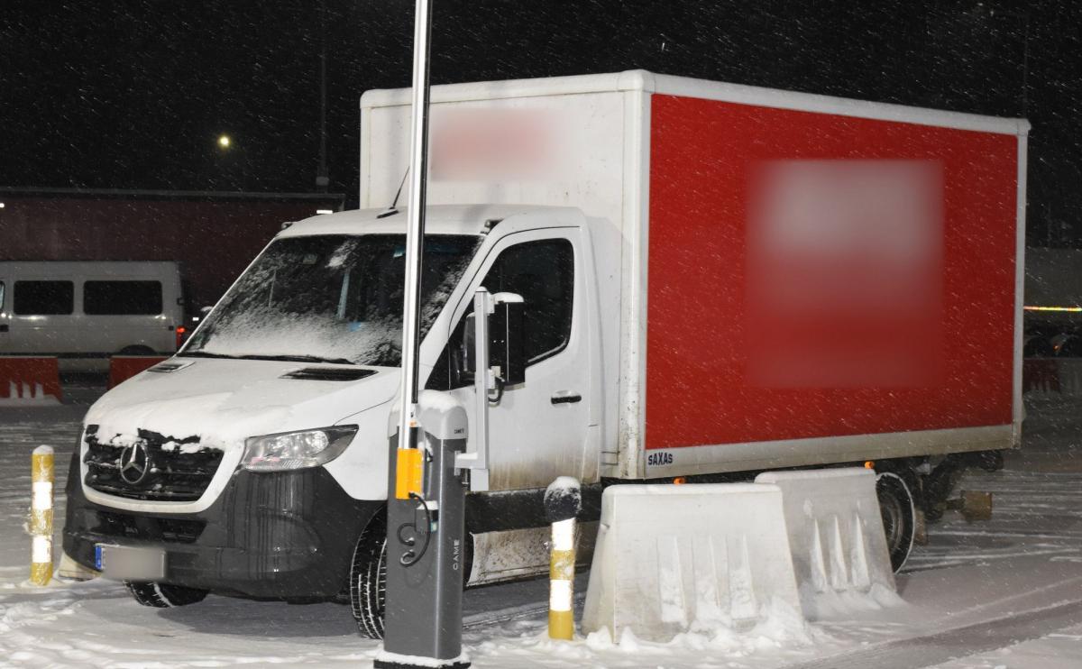 Niemiec zatrzymany na granicy z Ukrainą. Podróżował skradzionym busem wartym 275 tys. zł