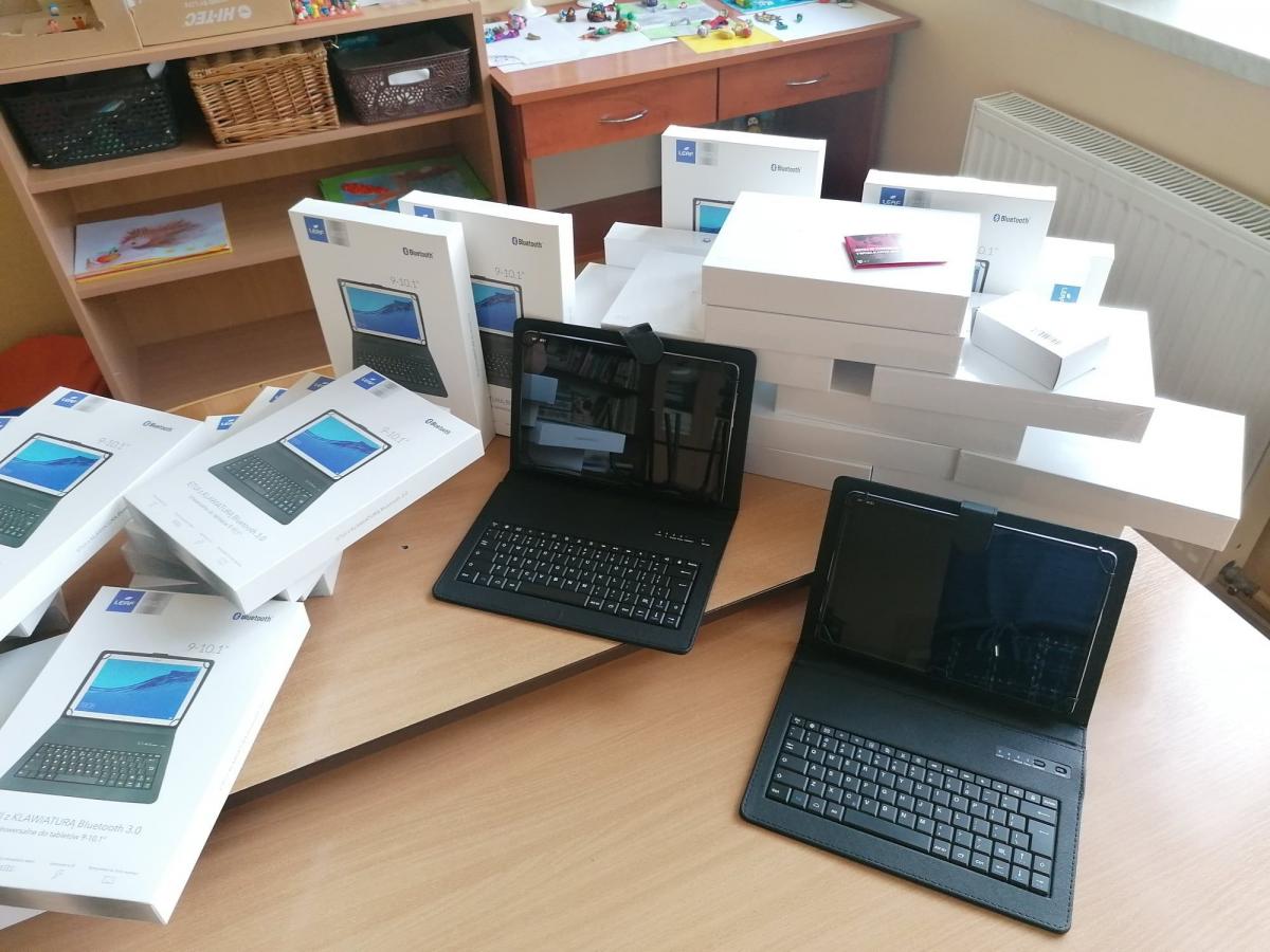 Sprzęt komputerowy dla szkół i GOK