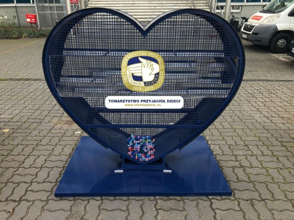Pierwsze serca na nakrętki w Przemyślu. Wspólnie zbierzmy na kolejne!