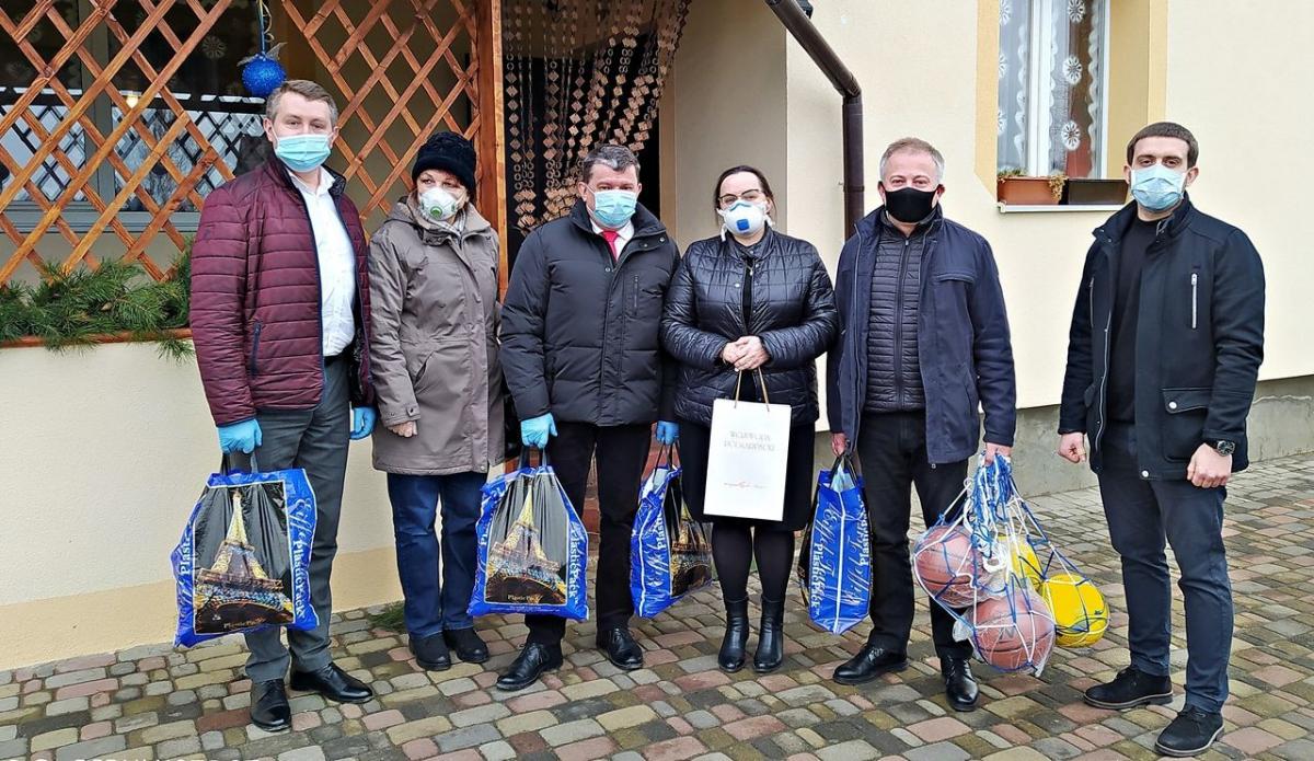 Tradycja podtrzymana. Świąteczne paczki dla polskich seniorów na Ukrainie