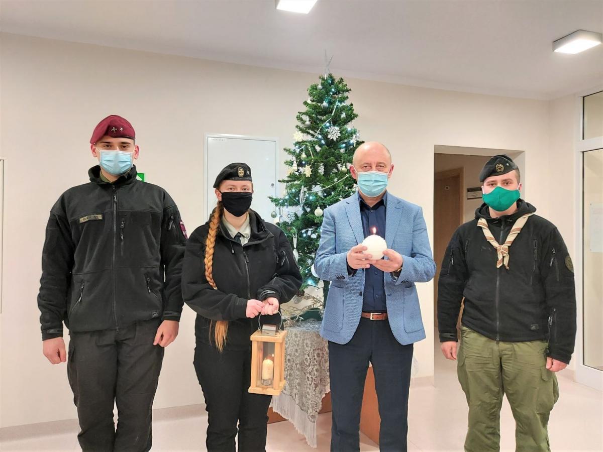 Betlejemskie Światło Pokoju zapłonęło w przemyskim szpitalu [ZDJĘCIA]