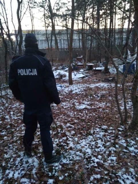 Policjanci uratowali mężczyznę od śmierci z zimna