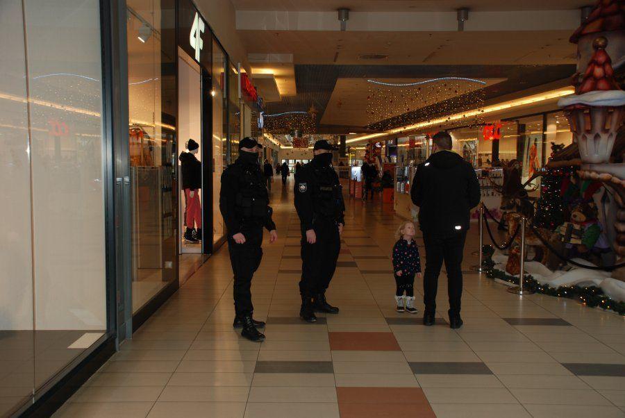 Policja i sanepid skontrolowały galerię w Przemyślu