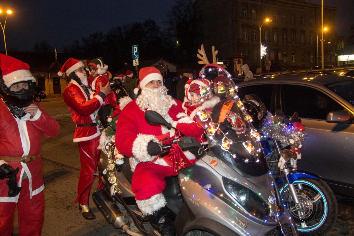 Moto Mikołaje dali czadu w Jarosławiu [ZDJĘCIA]
