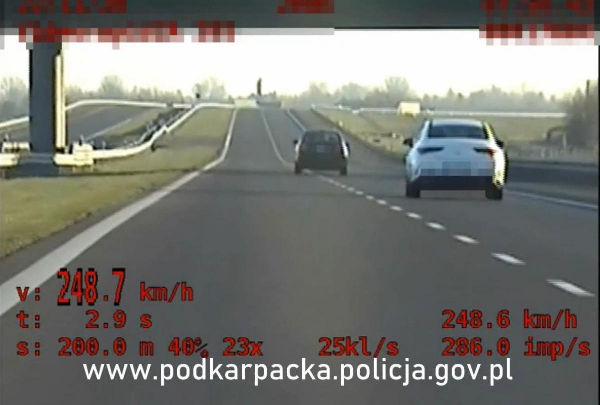 Autostradą A4 jechał z prędkością niemal 250 km/h. Miał prawie 2 promile [WIDEO]