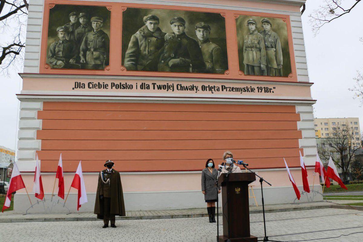 Muralem oddali hołd Przemyskim Orlętom 