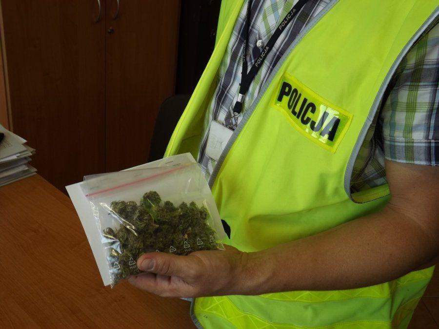 Wpadł z narkotykami, bo... groził znajomemu wiatrówką