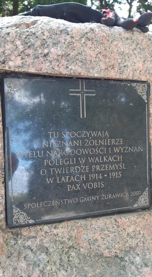 Odnowili cmentarz bezimiennych żołnierzy w Żurawicy
