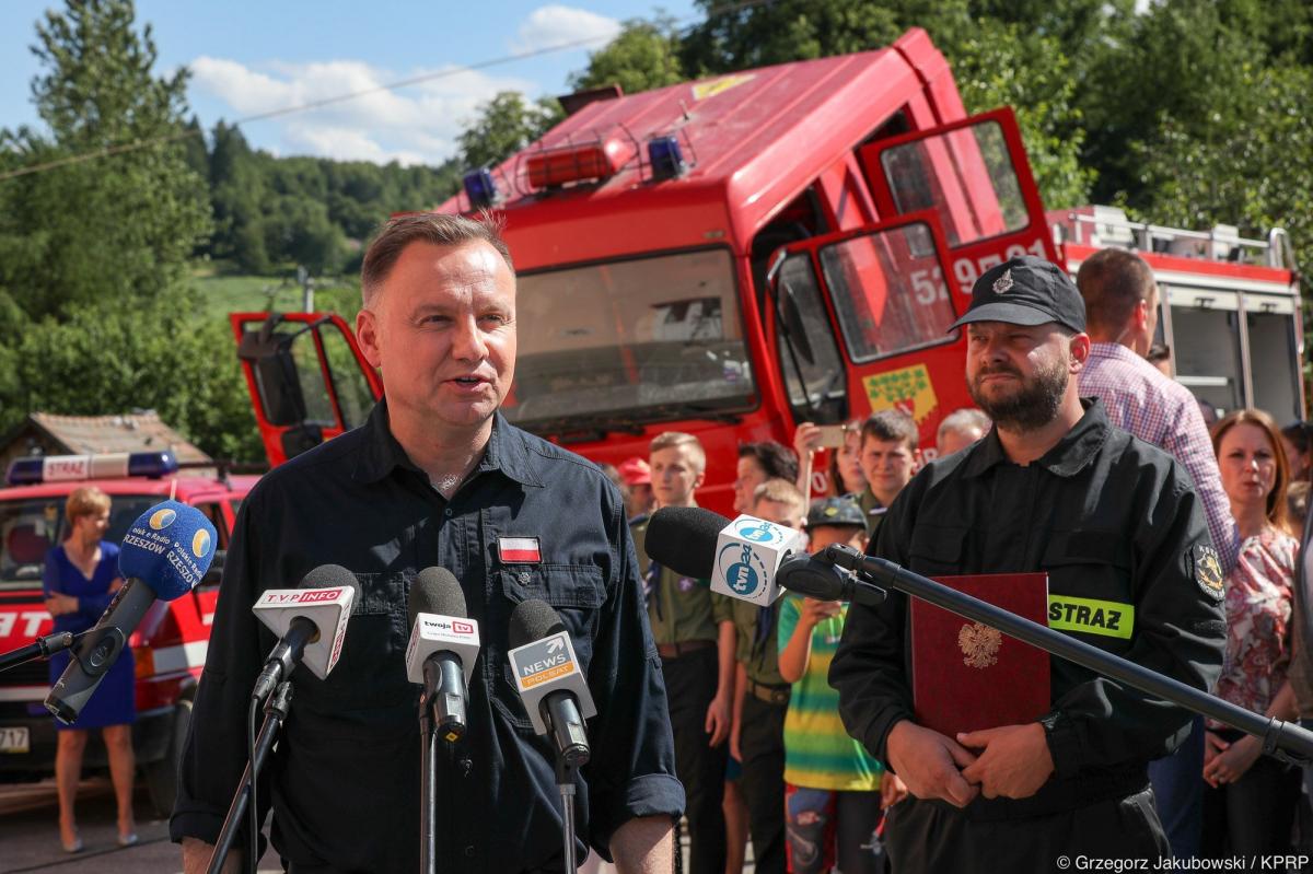 Strażacy ochotnicy stracili wóz w powodzi. Właśnie zyskali nowy