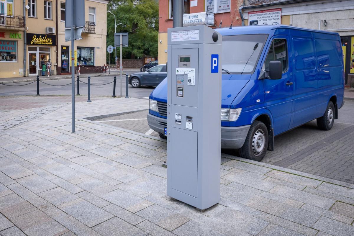 Więcej płatnych miejsc parkingowych
