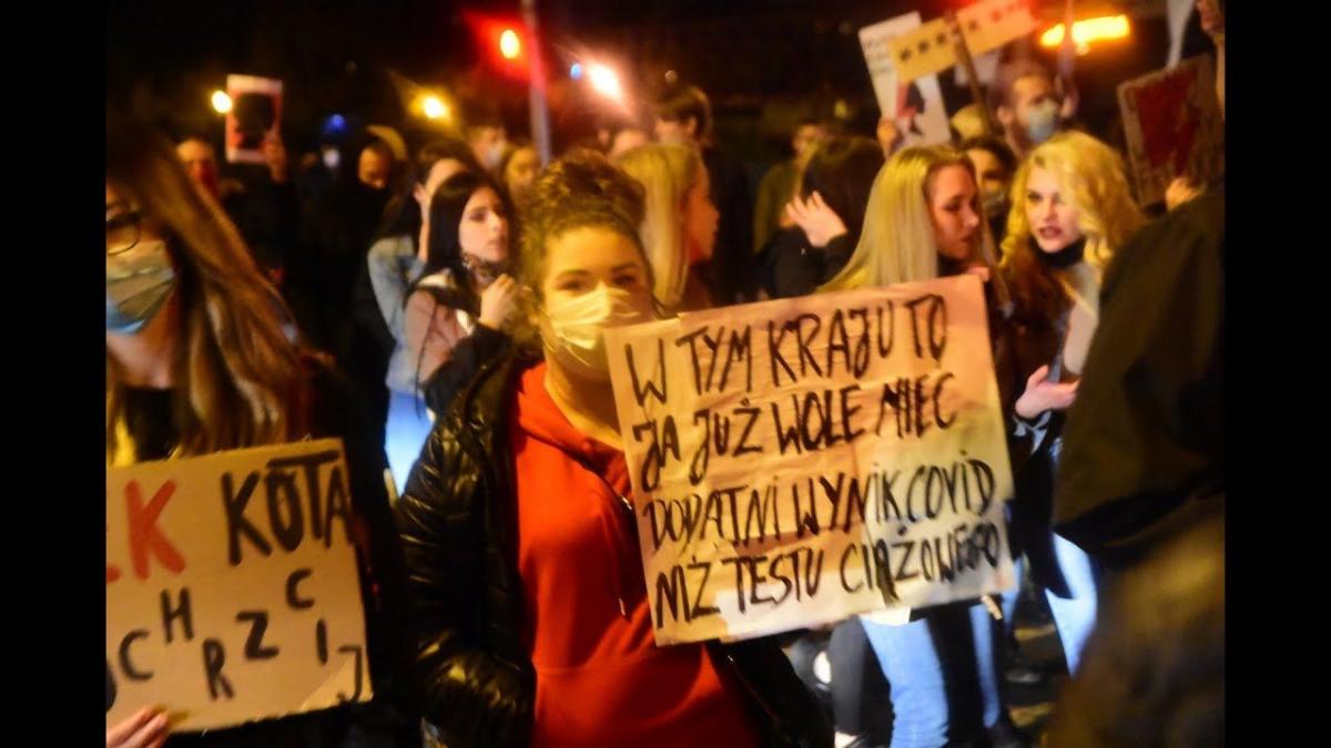 Protest w Przemyślu. Tłum przeszedł przez miasto [ZDJĘCIA, WIDEO]
