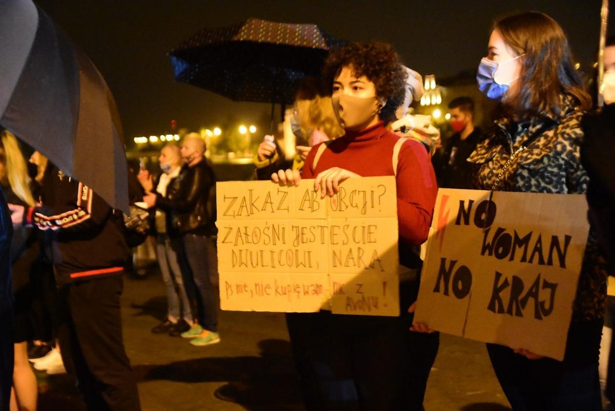 Protest przed biurem PiS i kurią [ZDJĘCIA]