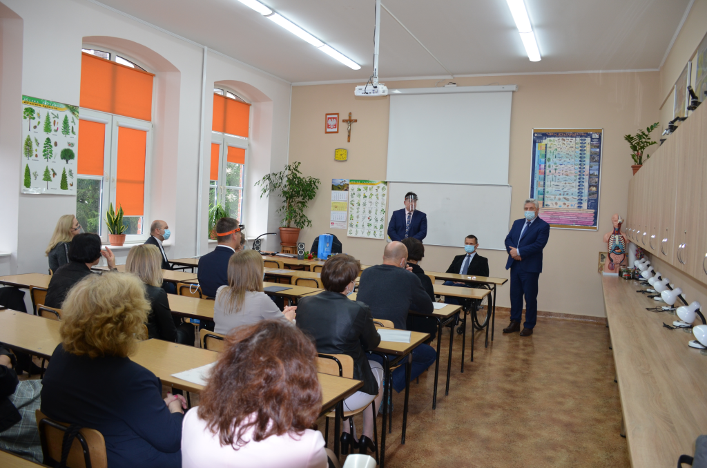 Starosta wręczył nagrody nauczycielom