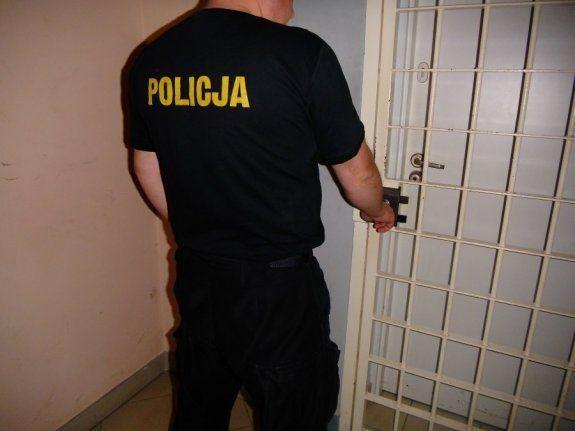 Był poszukiwany przez policję. Wpadł, bo nie miał maseczki