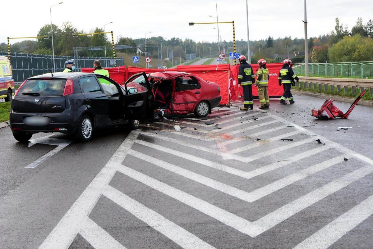 Śmiertelny wypadek na obwodnicy. Nie żyją dwie osoby [ZDJĘCIA]