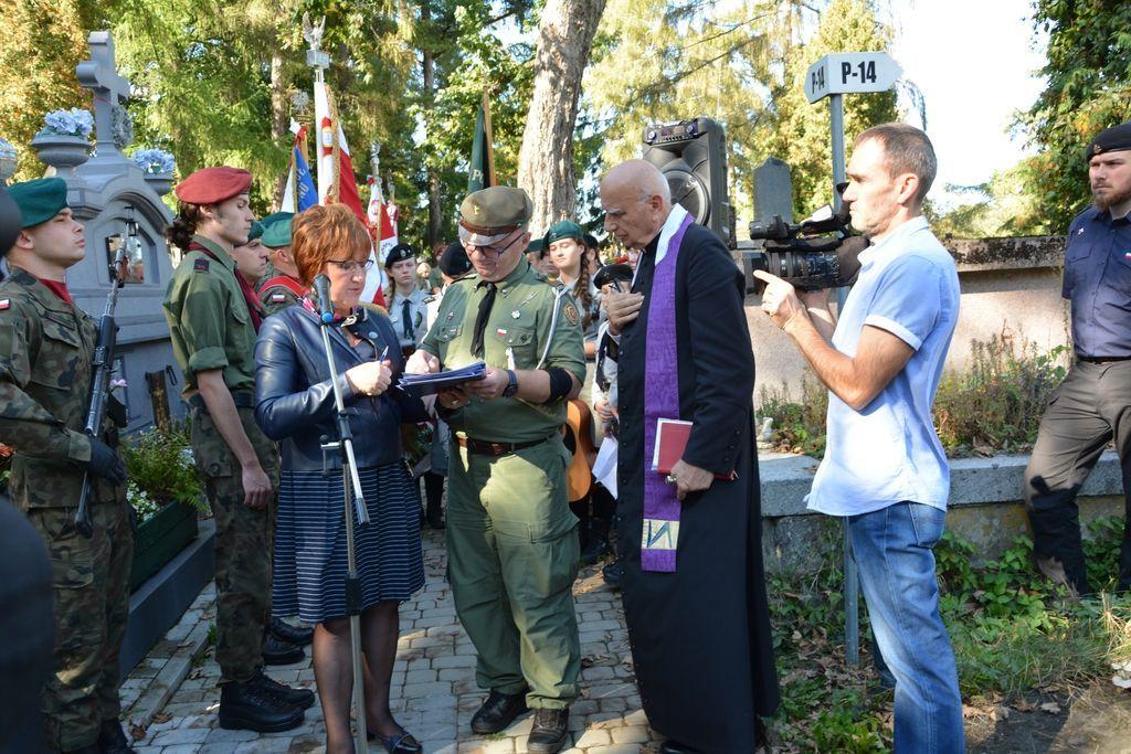 Kolejny nagrobek oddany pod opiekę. Tym razem harcerzom