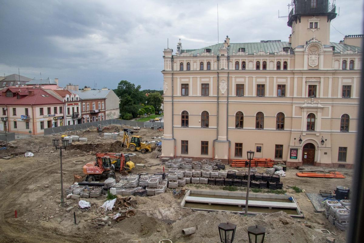 Potrzeba kolejnych 421 tys. zł na dokończenie remontu płyty Rynku