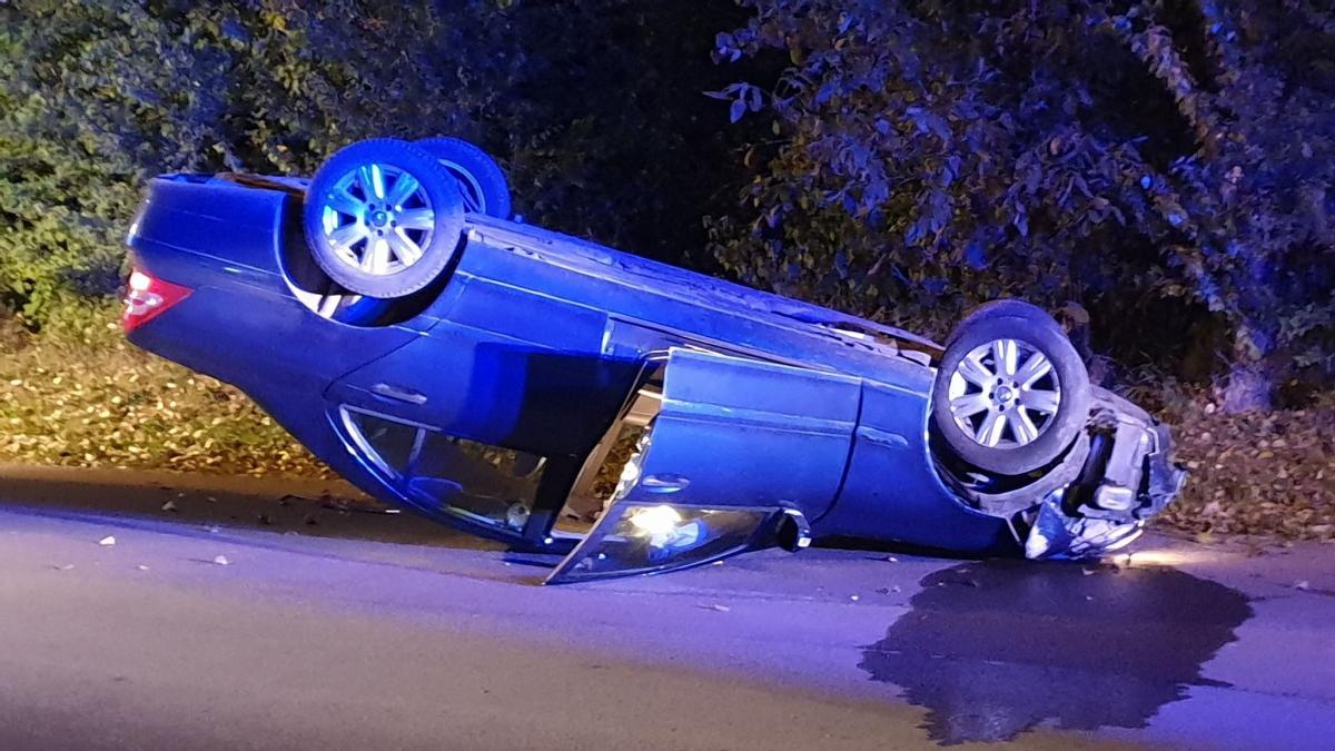 Dachowanie mercedesa na ul. Chrobrego. Kierowcą był nieletni [ZDJĘCIA]