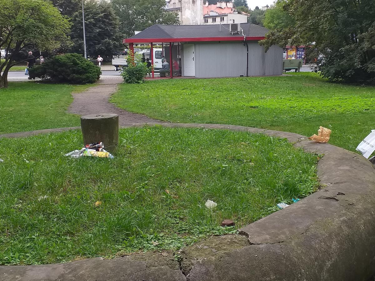 Plac Pileckiego w Przemyślu i takie ozdoby [SYGNAŁY CZYTELNIKÓW]
