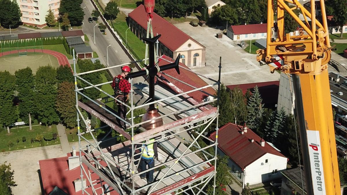 Krzyż wrócił na wieżę kościoła salezjanów 