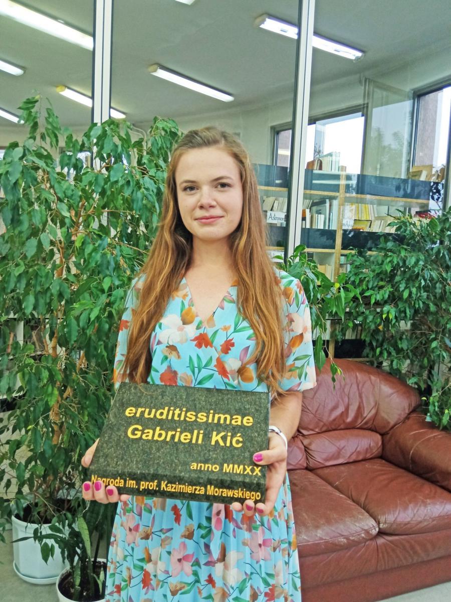 Gabriela Kić z 3 klasy medycznej II LO otrzymała tytuł „eruditissima”
