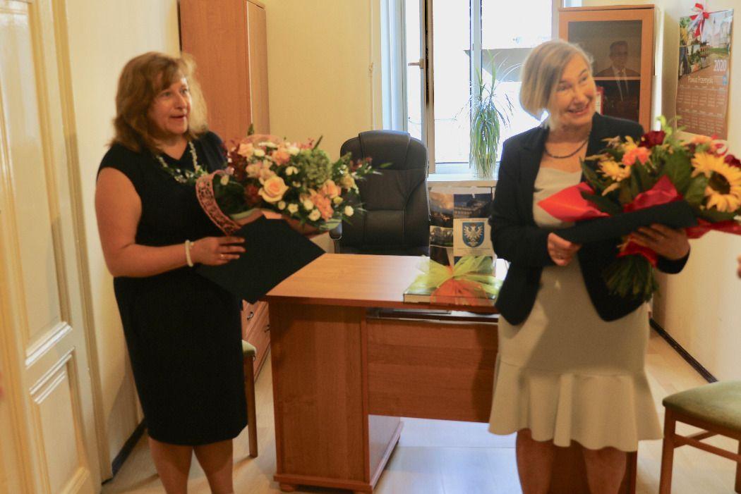 Symboliczna pałeczka przekazana. Nowa dyrektorka poradni psychologicznej