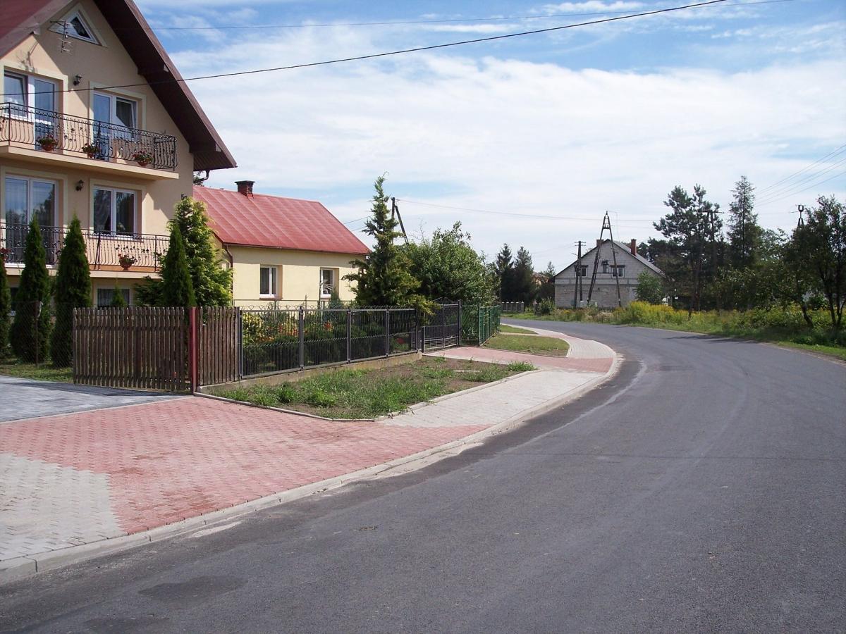 Droga w Wietlinie, chodnik w Miękiszu