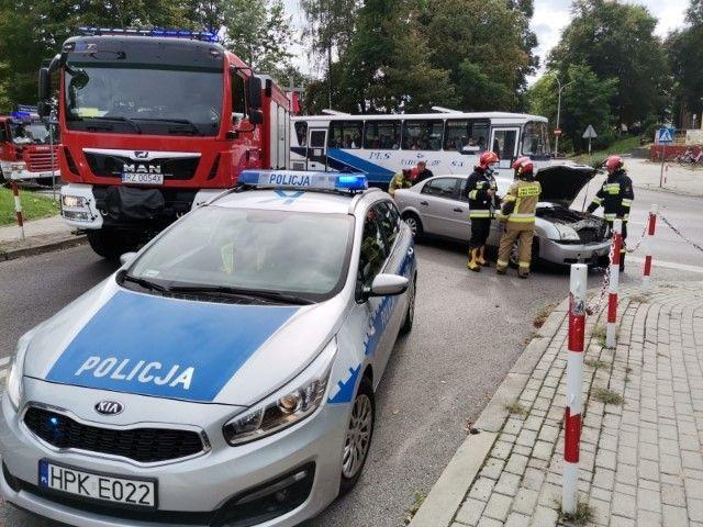 Zdarzenie dwóch osobówek na ul. Tysiąclecia w Przeworsku [ZDJĘCIA]