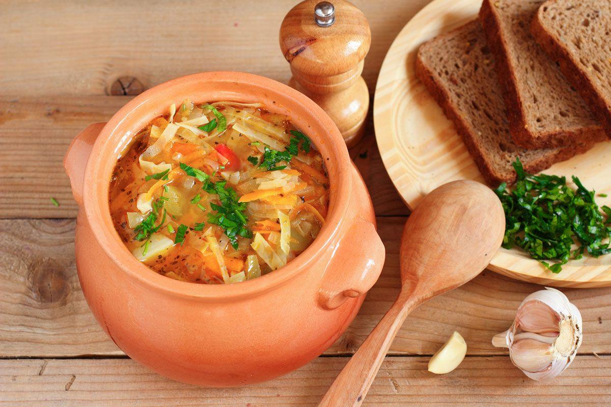 Zupa z kapusty pekińskiej z kaszą bulgur i pomidorami