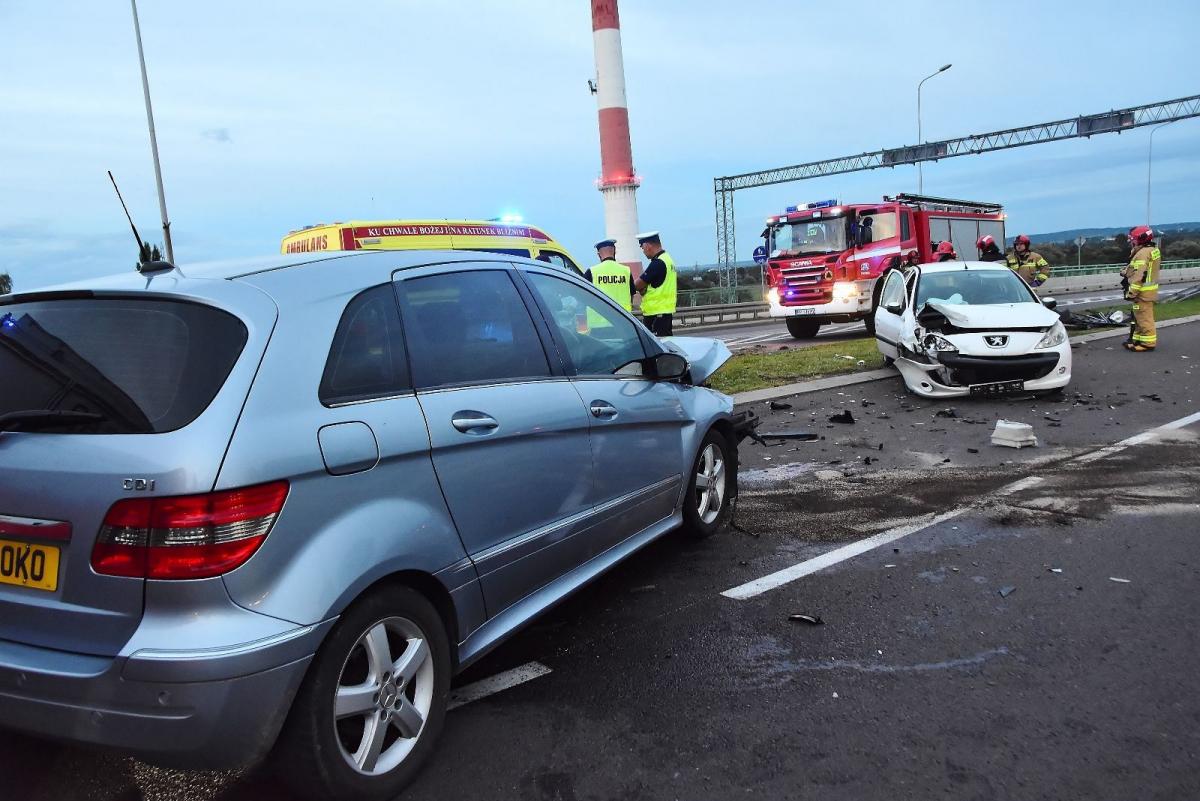 Wypadek na obwodnicy na wysokości ZUS-u [ZDJĘCIA]