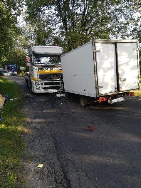 Czołowe zderzenie ciężarówek zakończyło się tragedią [ZDJĘCIA]
