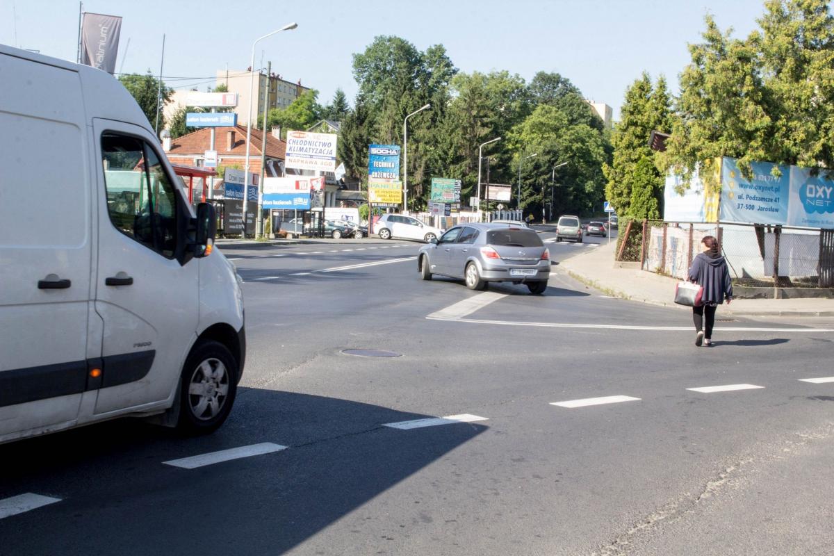 Na skrzyżowaniu Zamkowej z Podzamczem nadal bez przejścia