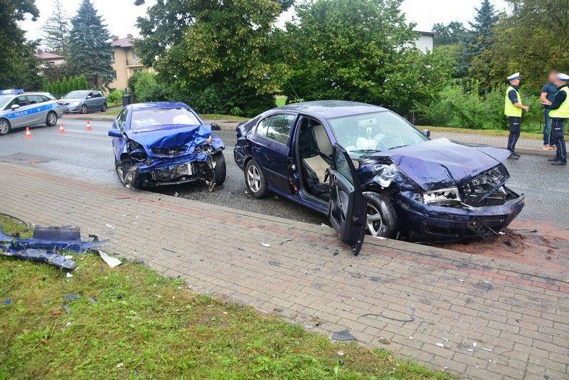 Zderzenie skody i opla. Trzy osoby ranne [ZDJĘCIA]