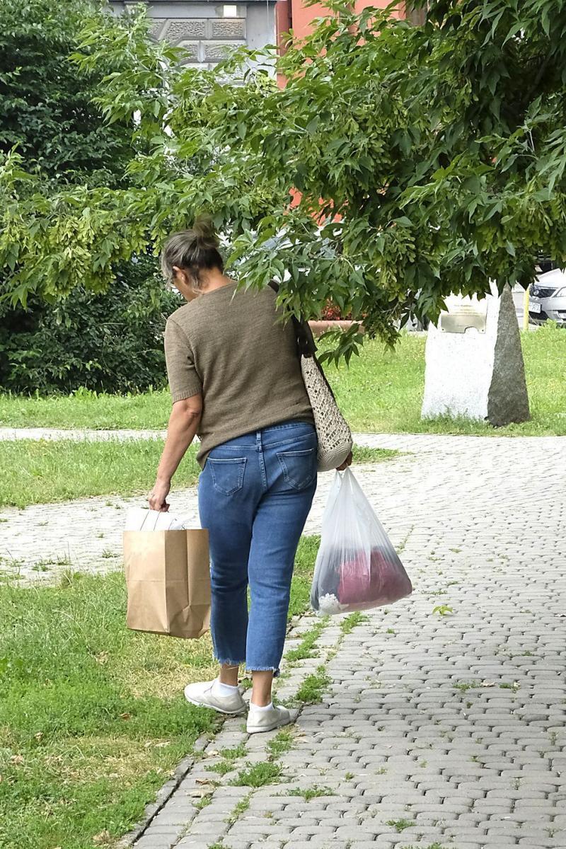 Okiem czepialskiego: Na skwerku Wyszehradzkim nie sposób przejść alejką