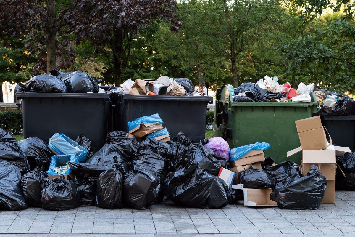 Koszmarne zapachy i widoki. Wszystko przez zalegające śmieci [SYGNAŁY CZYTELNIKÓW]