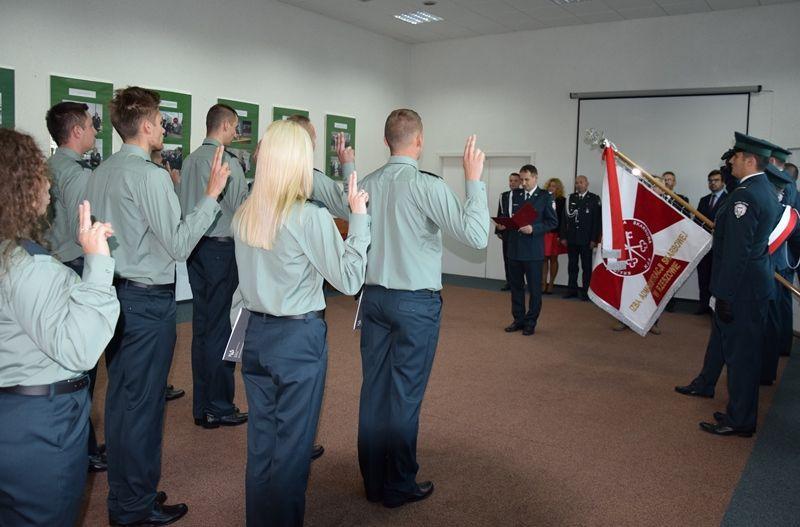 Jest praca w mundurówce! Trwa nabór do Podkarpackiego Urzędu Celno-Skarbowego w Przemyślu 