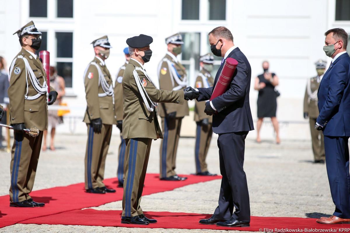 Od dowódcy plutonu czołgów w Żurawicy po generalskie szlify. Pułkownik Rafał Kowalik z awansem generalskim