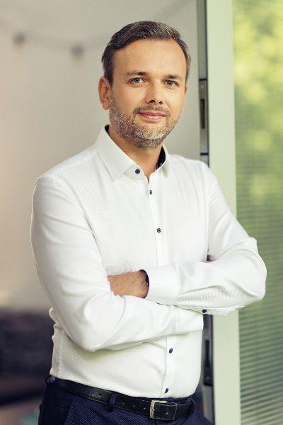 Przepis na sukces najmłodszego rektora prestiżowej uczelni biznesowej