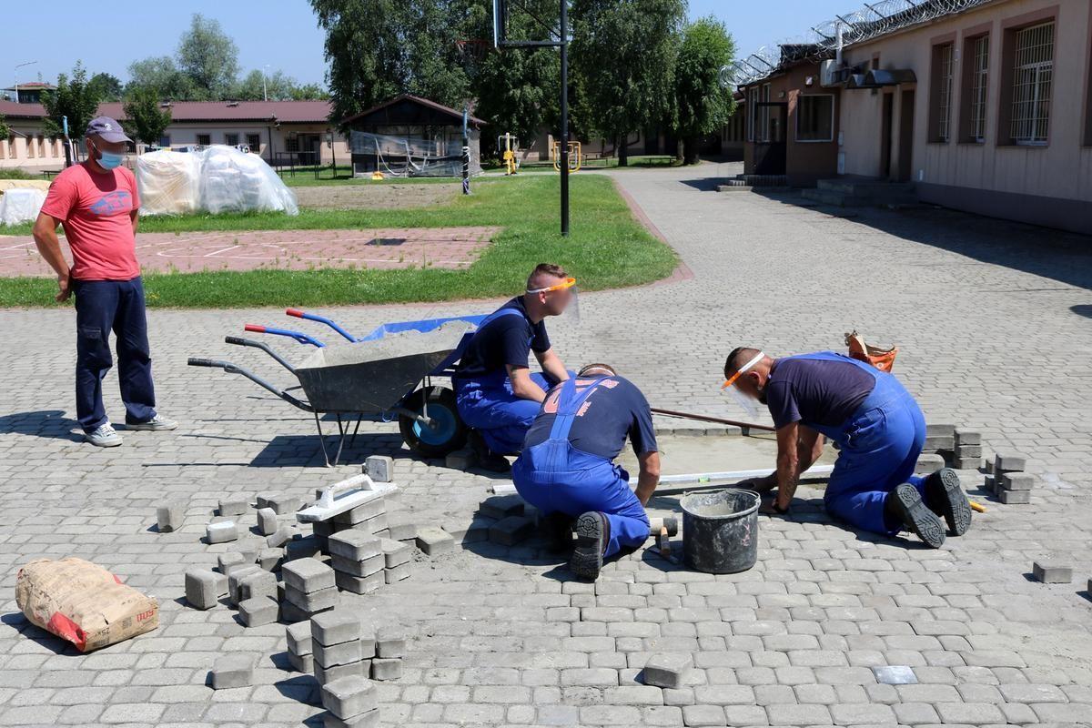 Brukarz, spawacz, sprzątacz – więźniowie się szkolą 