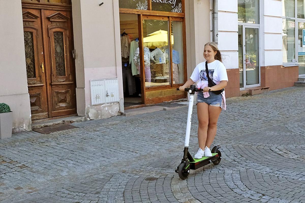 Hulajnogi elektryczne – jak się sprawdzają na przemyskich brukach?
