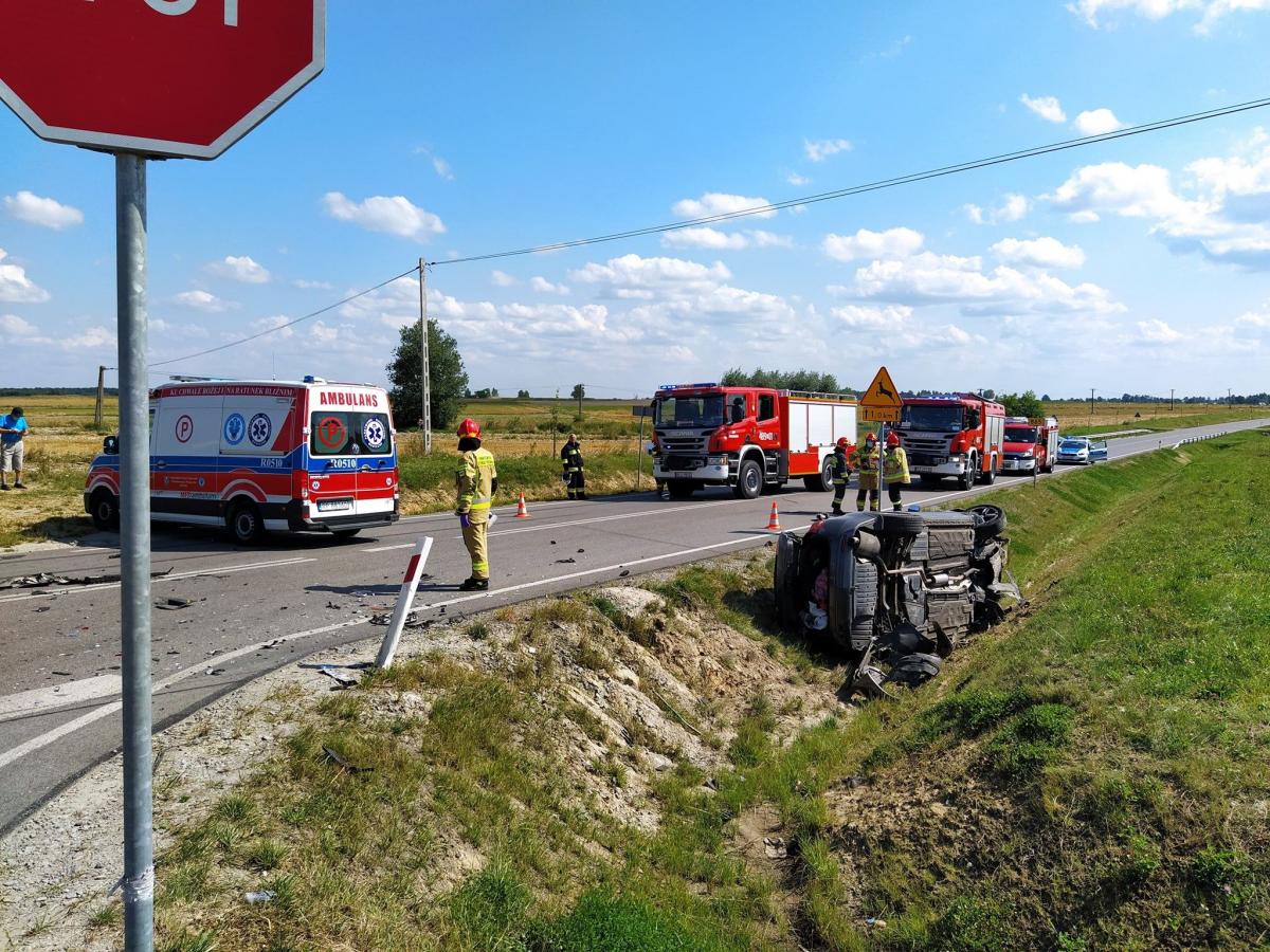 8 osób rannych po zderzeniu trzech samochodów [ZDJĘCIA]