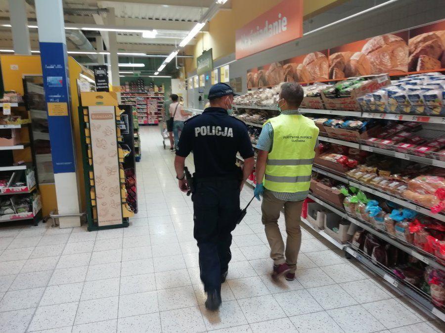 Ruszyły kontrole! Policja i sanepid sprawdzają, czy nosimy maski w sklepach