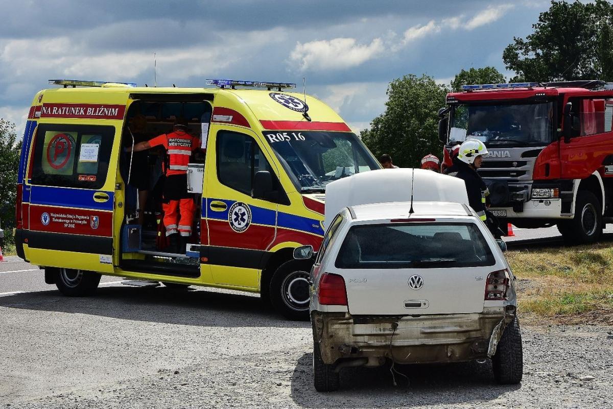 Zderzenie peugeota z volkswagenem w Zadąbrowiu [ZDJĘCIA]