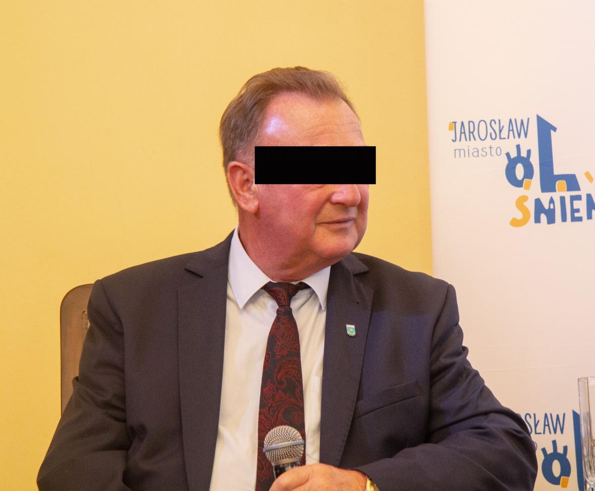 Sąd warunkowo umorzył postępowanie w sprawie fałszowania dokumentów przez burmistrza Sieniawy