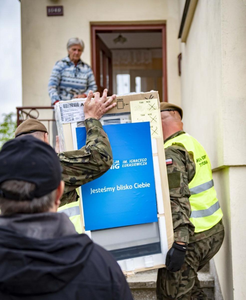 Powodzianie dostali niezbędny sprzęt. Pomogli terytorialsi