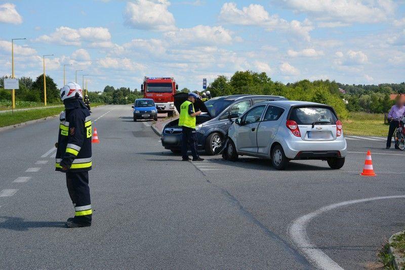 Nieudzielenie pierwszeństwa przejazdu przyczyną zderzenia opla z chevroletem