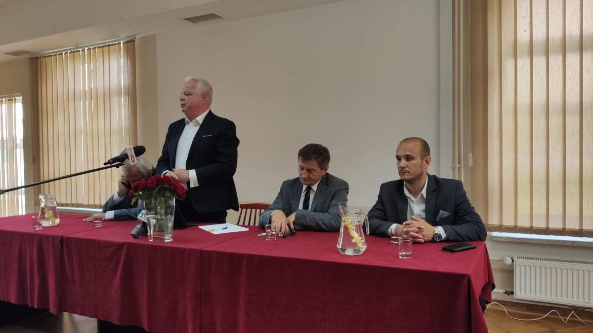 Ważni goście w „Belferku”. Do nowej sali I LO nie zostali wpuszczeni
