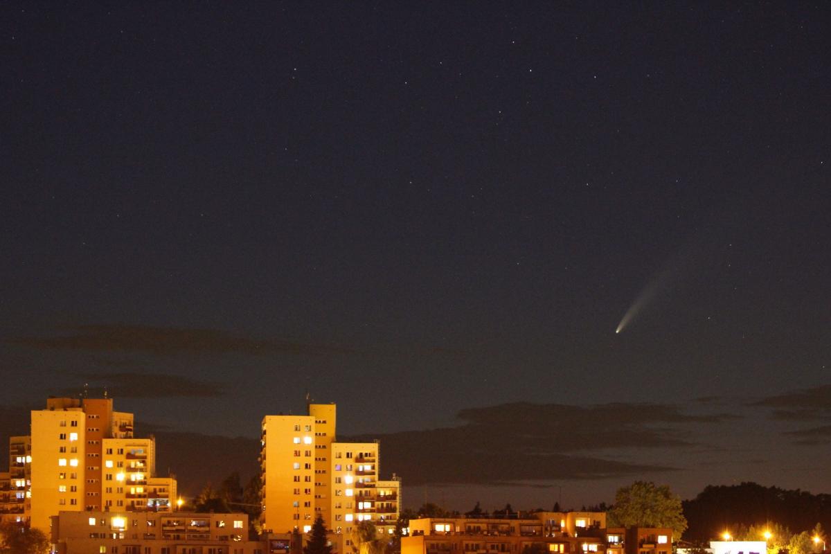 Kometa Neowise nad os. Rycerskim w Przemyślu [ZDJĘCIA]