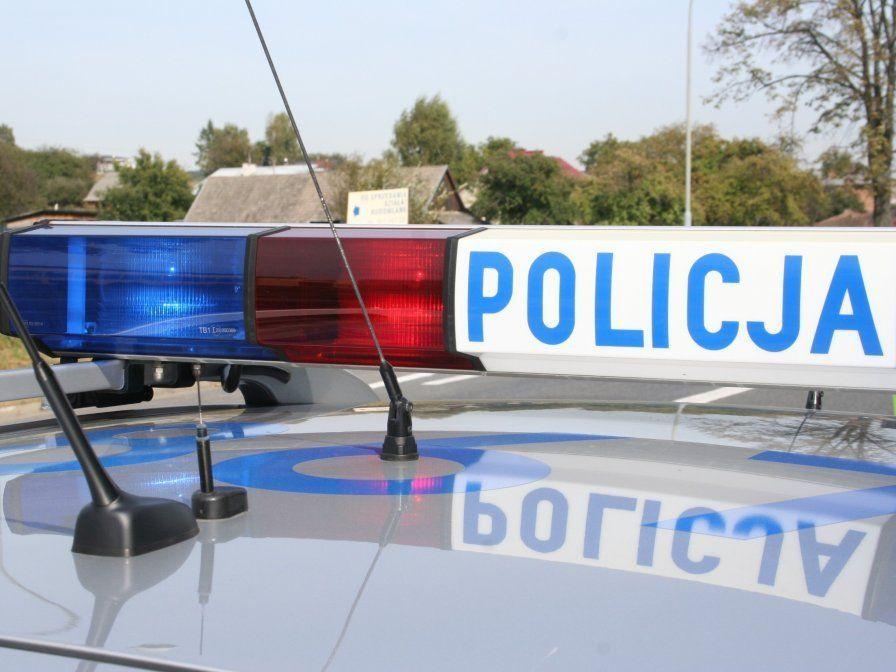 Roztrzęsiony 8-latek sam szedł obwodnicą. Pomogli policjanci